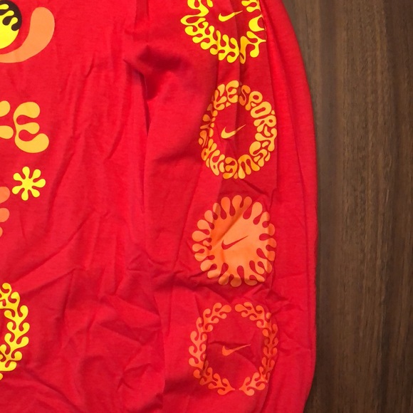 NIKE SQUIGGLES UNIVERSITY RED LONG SLEEVE TEE LARGE - Picture 7 of 11